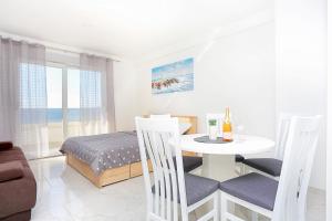 Family-friendly apartments with swimming pool Zivogosce - Porat, Makarska - 18150