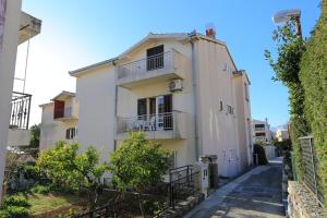 Apartments by the sea Gradac, Makarska - 18151 