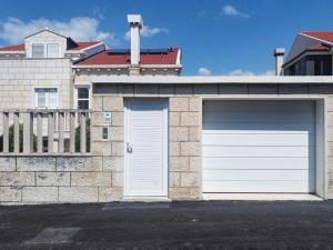 Apartments and rooms with parking space Dubrovnik - 18161 