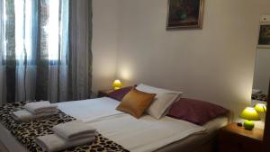 Apartments with a parking space Sveti Vid, Krk - 18139