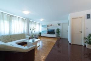 Apartments with WiFi Split - 18120