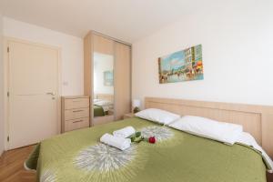 Apartments with WiFi Split - 18120