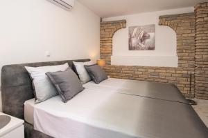 Luxury villa with a swimming pool Turanj, Biograd - 18216