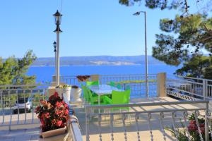 Apartments by the sea Lokva Rogoznica, Omis - 18211