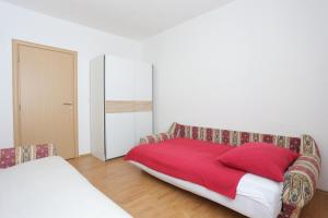 Apartments by the sea Arbanija, Ciovo - 18224