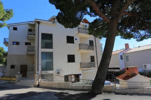 Apartments with a parking space Makarska - 18185