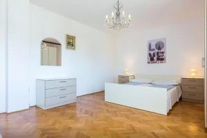 Apartments with a parking space Bibinje, Zadar - 18227