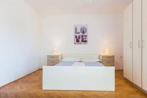 Apartments with a parking space Bibinje, Zadar - 18227