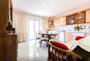 Apartments with a parking space Bibinje, Zadar - 18227