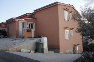 Apartments with a parking space Metajna, Pag - 18237 