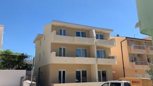 Apartments with a parking space Baska Voda, Makarska - 18290
