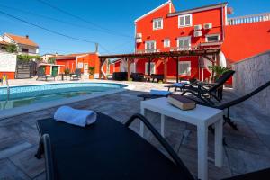 Luxury villa with a swimming pool Turanj, Biograd - 18274 