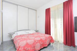 Apartments by the sea Sumpetar, Omis - 18286