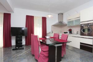 Apartments by the sea Sumpetar, Omis - 18286