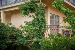 Apartments by the sea Vinisce, Trogir - 18225