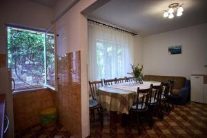 Apartments by the sea Vinisce, Trogir - 18225