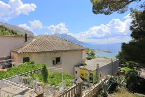 Apartments by the sea Duce, Omis - 18302 