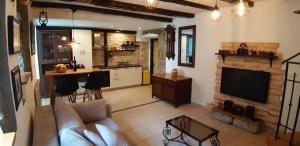 Apartments with parking space Rijeka - 18298