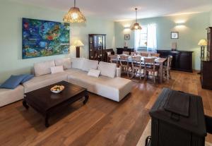 Four-Bedroom Holiday Home room in Holiday house with a swimming pool Lun Pag - 18321