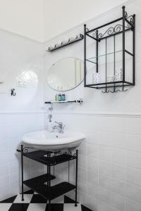 Holiday house with a swimming pool Lun, Pag - 18321