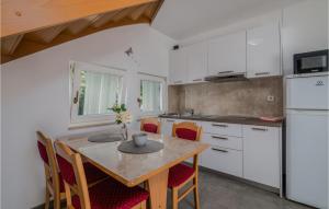 1 Bedroom Awesome Apartment In Baska