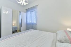 Family-friendly apartments with swimming pool Zadar - 18098