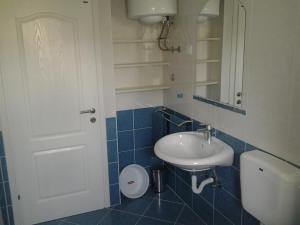 Apartments with a parking space Novalja, Pag - 18314