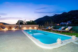Family friendly house with a swimming pool Oslje, Dubrovnik - 18381 