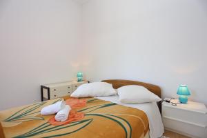 Apartments with parking space Lokva Rogoznica, Omis - 17645