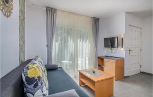 1 Bedroom Stunning Apartment In Baska
