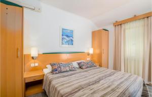 1 Bedroom Stunning Apartment In Baska