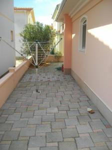 Apartments with parking space Vir - 18389