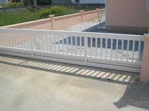 Apartments with parking space Vir - 18389