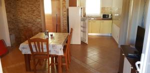 Apartments with parking space Vir - 18407