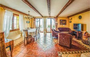 Lovely Home In Malechowo With Wifi