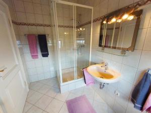 Apartments with parking space Crikvenica - 18410