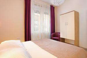 Apartments by the sea Rogoznica - 18167