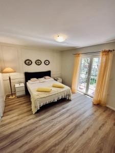 Apartments and rooms with parking space Makarska - 18028