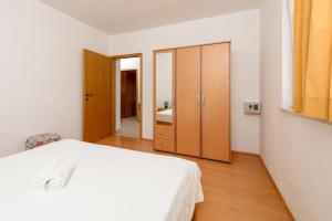 Apartments by the sea Seget Vranjica, Trogir - 18229