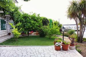 Apartments by the sea Barbat, Rab - 18462 
