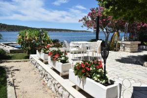 Apartments by the sea Barbat, Rab - 18462