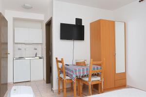 Apartments by the sea Mali Rat, Omis - 18485