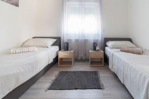 Seaside luxury villa with a swimming pool Privlaka, Zadar - 18508