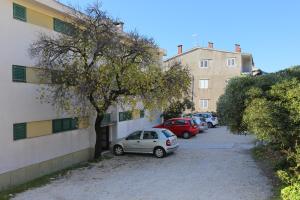 Apartments with a parking space Makarska - 18498