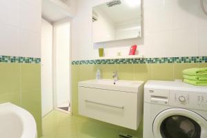 Apartments by the sea Podstrana, Split - 18466