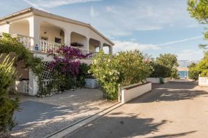 Apartments by the sea Vir - 18516