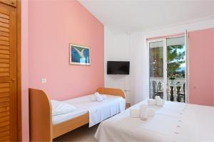 Apartments with parking space Marusici, Omis - 18497