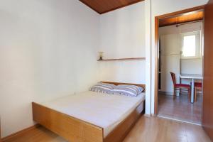 Apartments with parking space Brela, Makarska - 18495