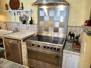 Villas Demeure vigneronne de charme Pays CATHARE Carcassonne Jacuzzi : photos des chambres