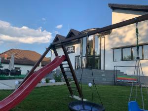 Perla Muntilor Ponoarele, Padurea de liliac